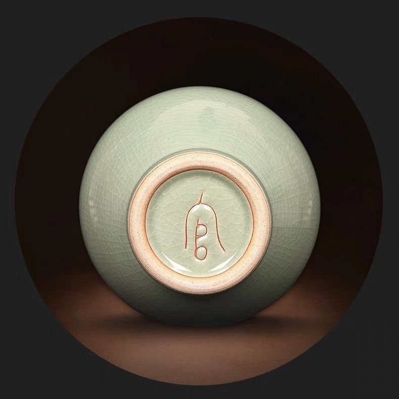 Jingdezhen Celadon Vase Ice-Crackle Pattern