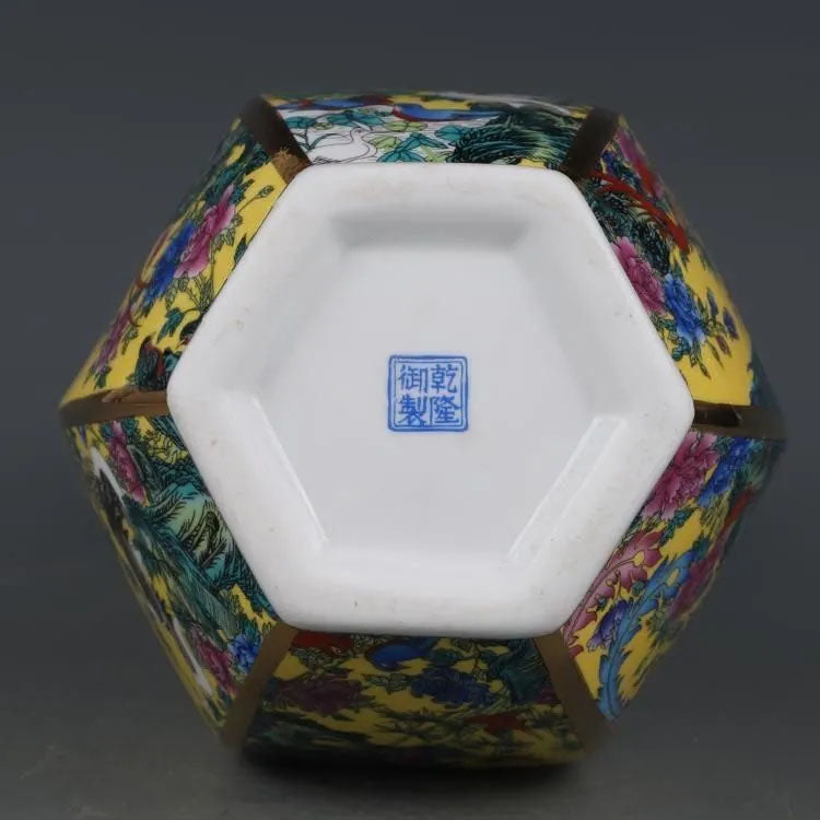 Handcrafted Imitation Qianlong Enamel Chinese Ceramic Vase